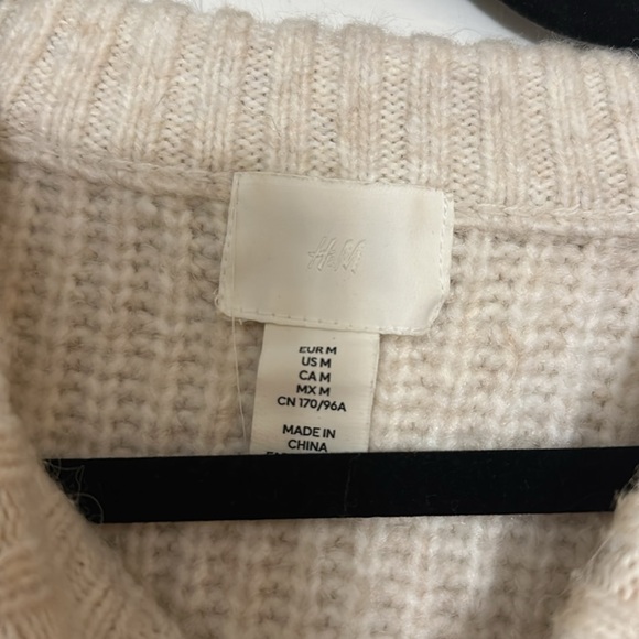 H&M sweater - Picture 2 of 3
